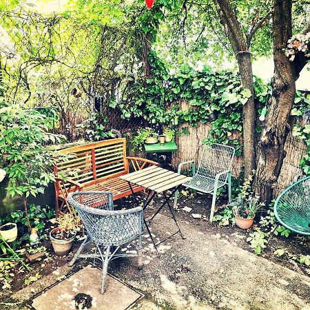 Flat In Historic Villa With Your Own Private Garden, Near City Park Boedapest Buitenkant foto
