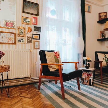 Flat In Historic Villa With Your Own Private Garden, Near City Park Boedapest Buitenkant foto