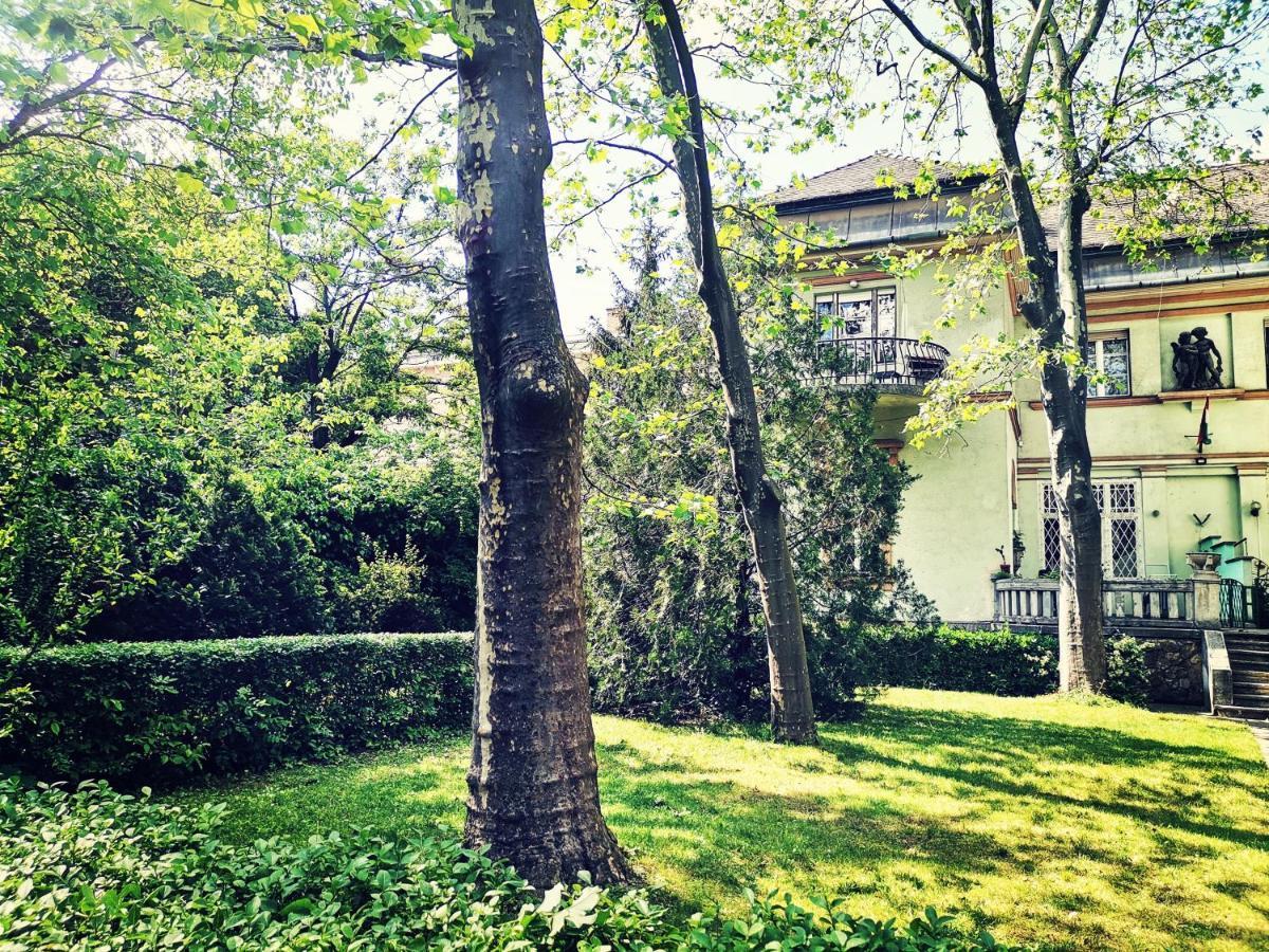 Flat In Historic Villa With Your Own Private Garden, Near City Park Boedapest Buitenkant foto