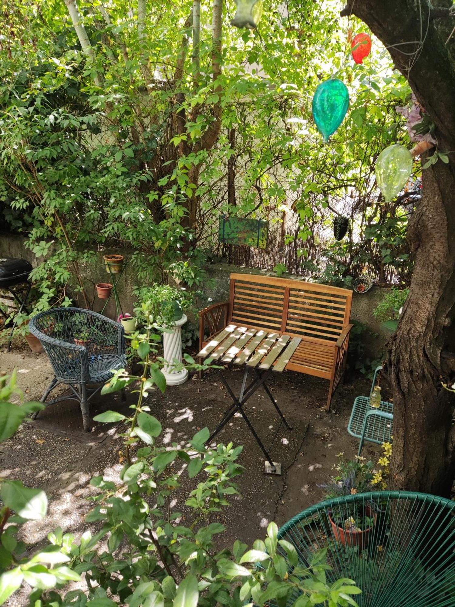 Flat In Historic Villa With Your Own Private Garden, Near City Park Boedapest Buitenkant foto